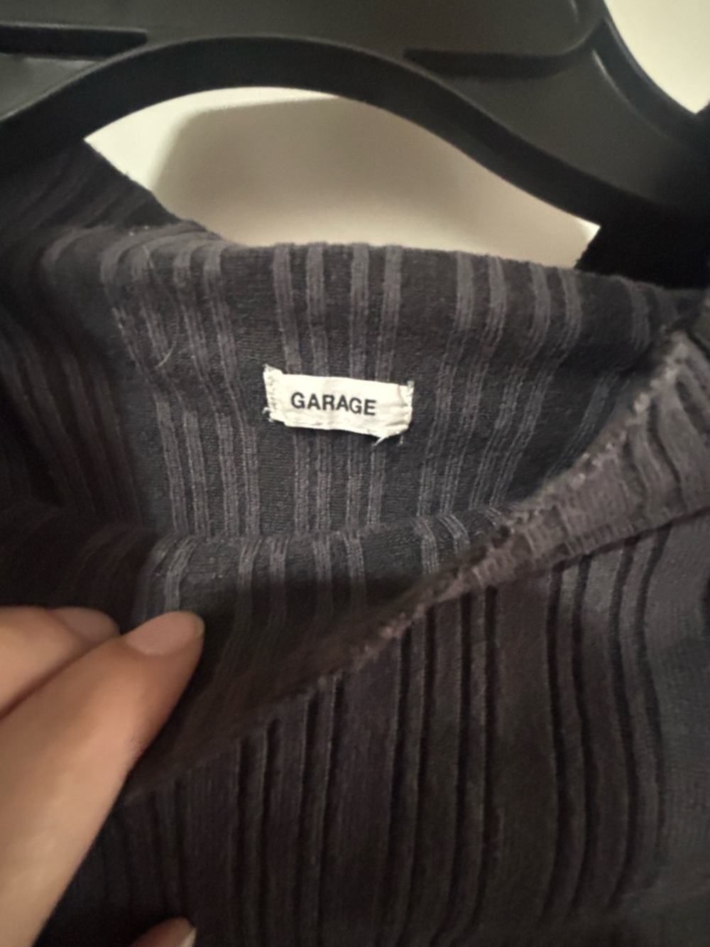 Garage Ribbed Long-Sleeve Crop Top in Charcoal - Picture 5 of 6